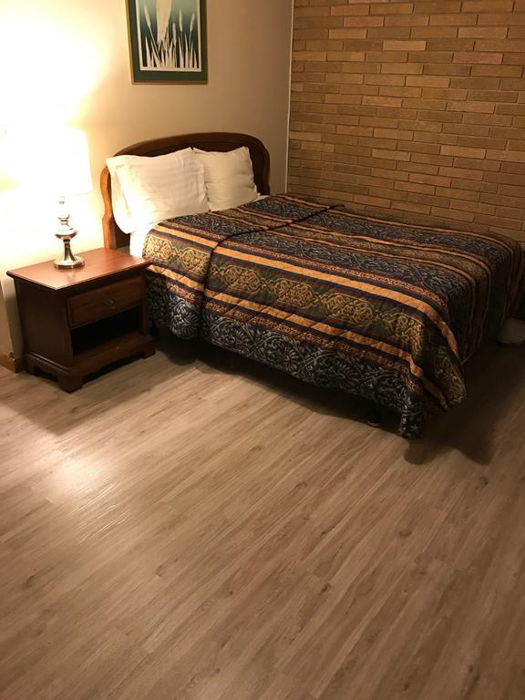 Lakeview Motel Two Rivers Dış mekan fotoğraf